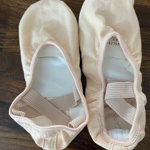 NEW IN BOX Girls Capezio Hanami Ballet Slippers